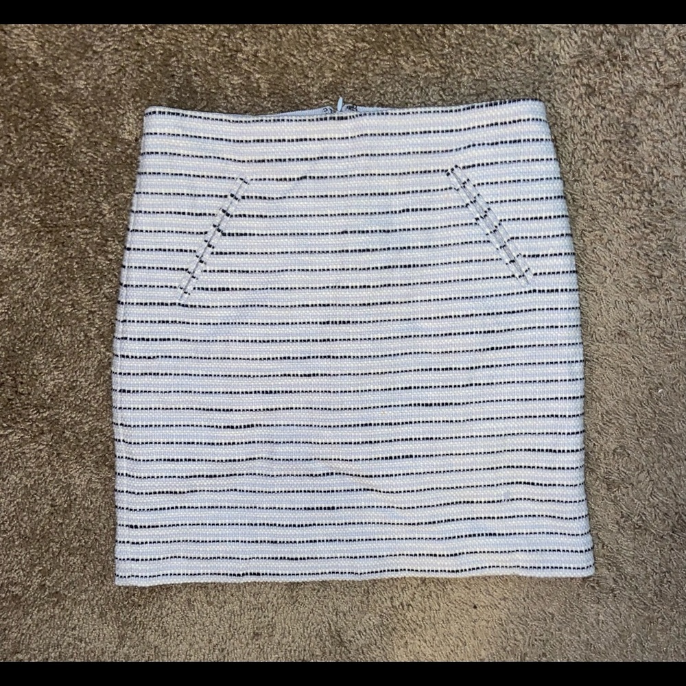 Loft patterned skirt size 0 fits large